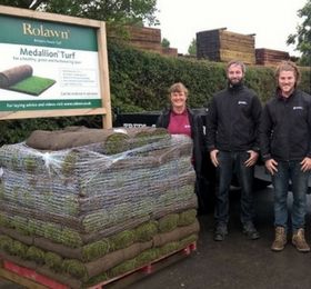 Rolawn Celebrate Selling 160 Millionth Roll of Turf by Donating £500 to Greenfingers Charity